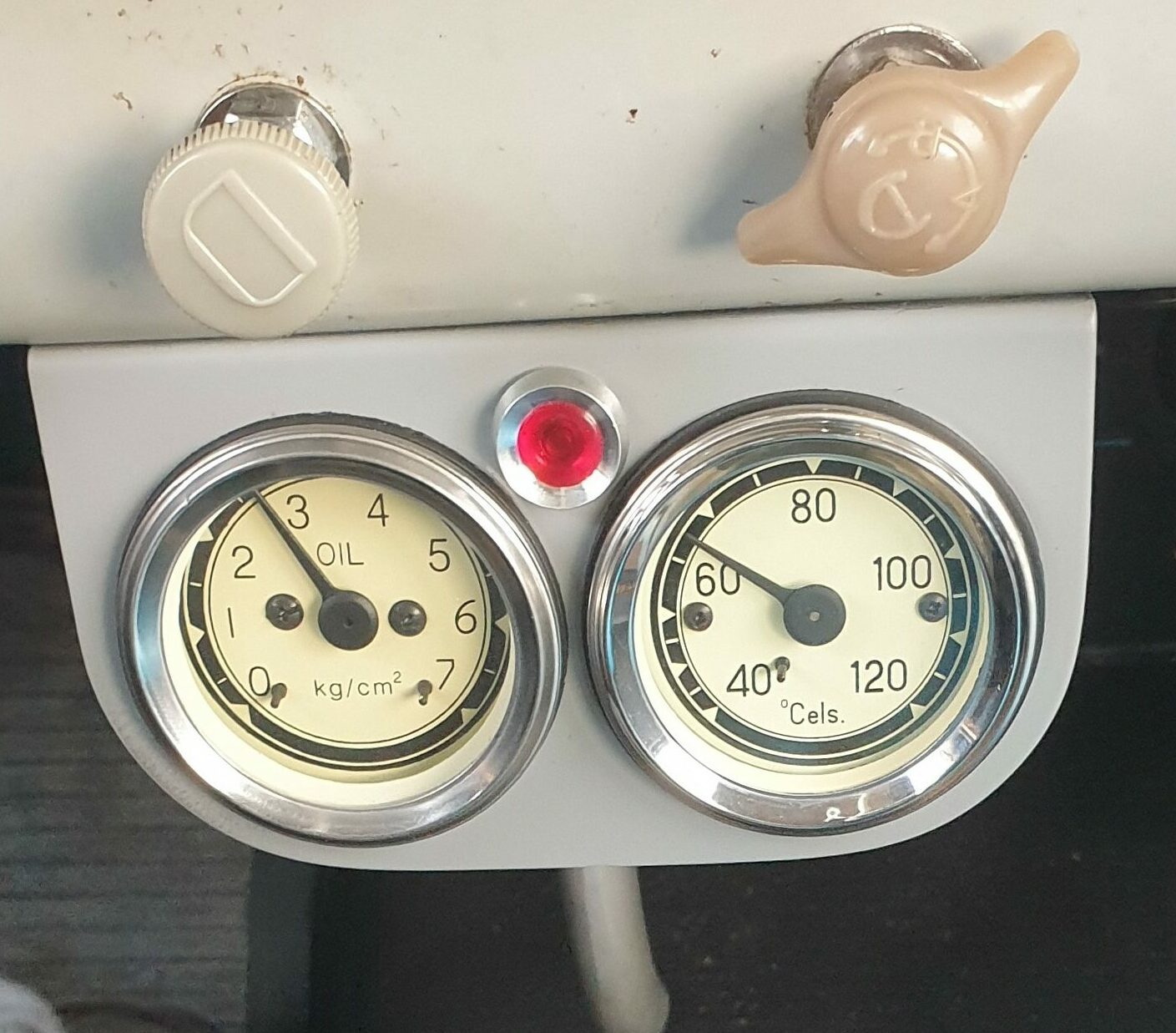 Temperatuurmeter en oliedrukmeter